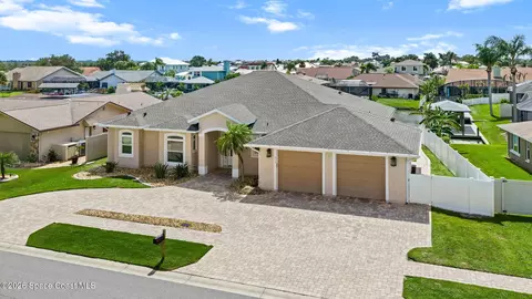 215 Cordoba Ct, Merritt Island, FL 32953