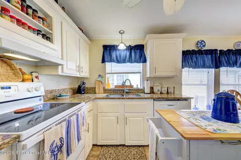 Kitchen - 385 Outer Dr, Cocoa, FL 32926 photo 4 of 5