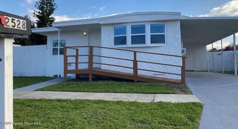 2528 Chatham Way NE, Palm Bay, FL 32905
