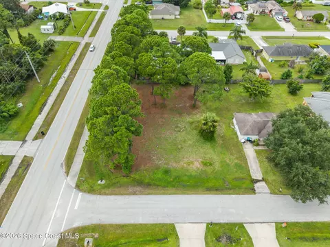 498 Haskell Ave SE, Palm Bay, FL 32909