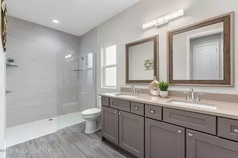 Bath - 4030 Domain Ct, Melbourne, FL 32934 photo 3 of 4