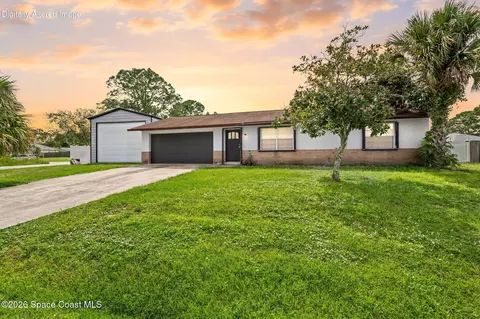 496 Brookedge St NE, Palm Bay, FL 32907