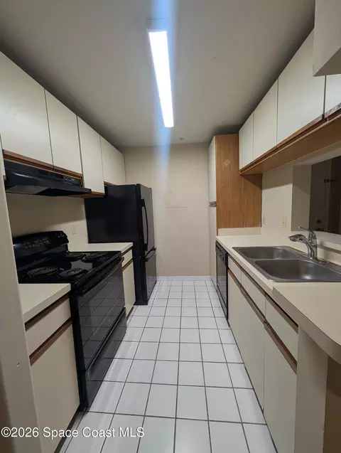 Kitchen - 7667 N Wickham Rd #616, Melbourne, FL 32940 photo 2 of 2