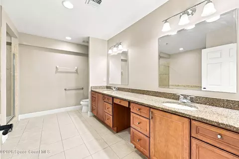 Bath - 1437 Pineapple Ave #306, Melbourne, FL 32935 photo 1 of 5