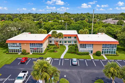 99 Springlake Dr #101, Vero Beach, FL 32962
