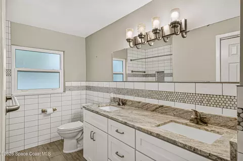 Bath - 2614 Forest Dr, Melbourne, FL 32901 photo 2 of 3