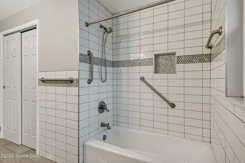 Bath - 2614 Forest Dr, Melbourne, FL 32901 photo 3 of 3