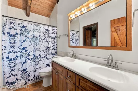 Bath - 4295 Lakeridge Dr, Melbourne, FL 32934 photo 3 of 3