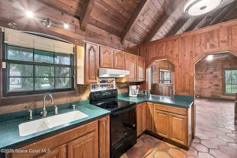 Kitchen - 4295 Lakeridge Dr, Melbourne, FL 32934 photo 3 of 3