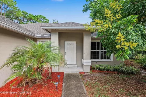 1561 Lucky St NW, Palm Bay, FL 32907