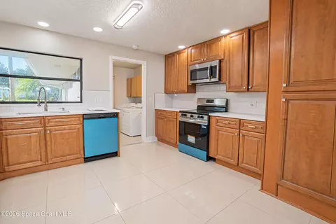 Kitchen - 382 Chester Dr, Cocoa, FL 32926 photo 3 of 4