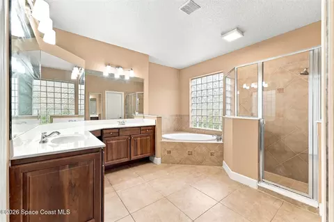 Bath - 1329 Tipperary Dr, Melbourne, FL 32940 photo 5 of 8