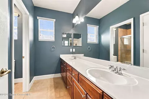 Bath - 1329 Tipperary Dr, Melbourne, FL 32940 photo 4 of 8