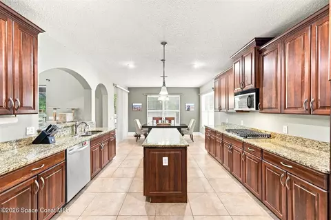 Kitchen - 1329 Tipperary Dr, Melbourne, FL 32940 photo 5 of 7