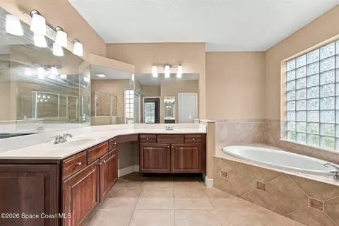 Bath - 1329 Tipperary Dr, Melbourne, FL 32940 photo 8 of 8