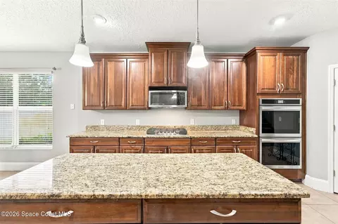 Kitchen - 1329 Tipperary Dr, Melbourne, FL 32940 photo 2 of 7
