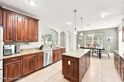 Kitchen - 1329 Tipperary Dr, Melbourne, FL 32940 photo 6 of 7