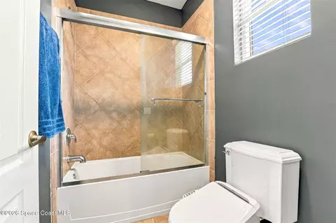 Bath - 1329 Tipperary Dr, Melbourne, FL 32940 photo 2 of 8