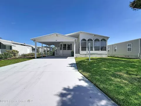 646 Periwinkle Cir, Barefoot Bay, FL 32976