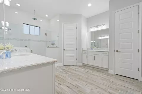 Bath - 2283 Trava Ln, Melbourne, FL 32940 photo 2 of 5