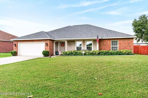 Exterior - 143 Palm Cir, Melbourne, FL 32940 photo 6 of 6