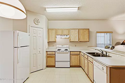 Kitchen - 2235 Whisper Wind Cir, Melbourne, FL 32935 photo 2 of 2