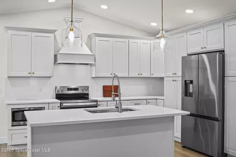 Kitchen - 3825 Arlington Ave, Mims, FL 32754 photo 4 of 5