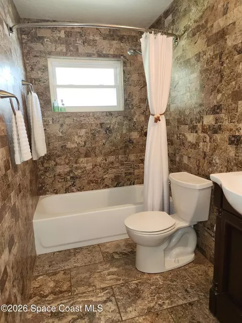 Bath - 2250 Floridiane Dr, Melbourne, FL 32935 photo 5 of 8
