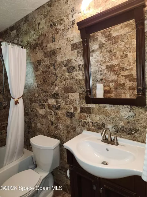 Bath - 2250 Floridiane Dr, Melbourne, FL 32935 photo 6 of 8