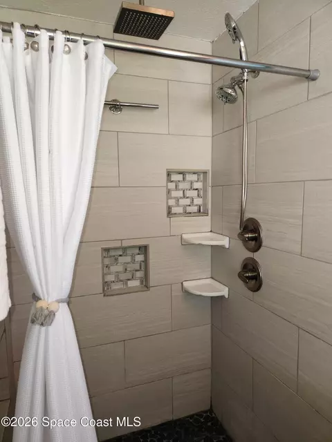 Bath - 2250 Floridiane Dr, Melbourne, FL 32935 photo 3 of 8