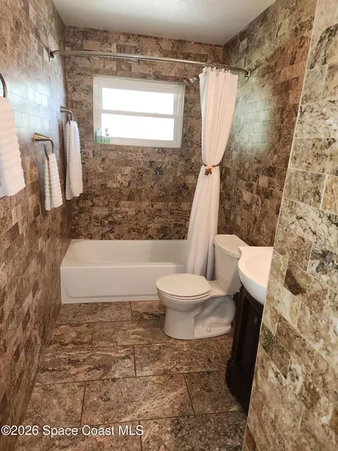 Bath - 2250 Floridiane Dr, Melbourne, FL 32935 photo 4 of 8