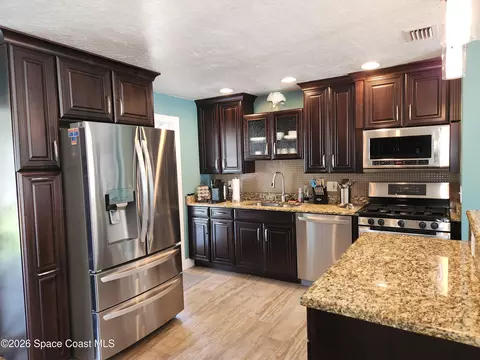 Kitchen - 2250 Floridiane Dr, Melbourne, FL 32935 photo 5 of 10