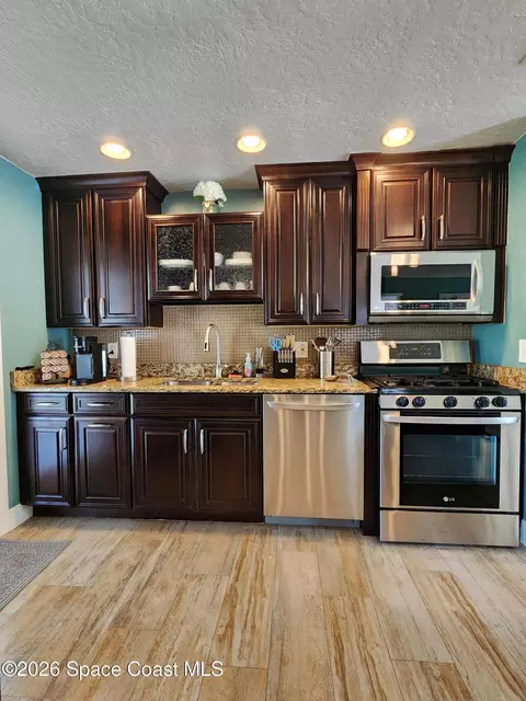 Kitchen - 2250 Floridiane Dr, Melbourne, FL 32935 photo 6 of 10
