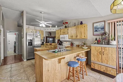 Kitchen - 225 Chalet Ave, Indialantic, FL 32903 photo 2 of 2