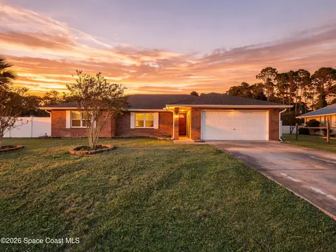 585 Boxthorn Ave NW, Palm Bay, FL 32907