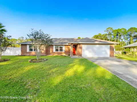 585 Boxthorn Ave NW, Palm Bay, FL 32907