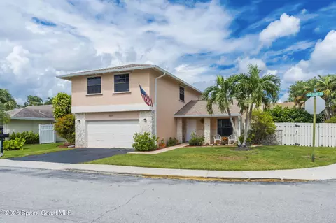 561 Auburn Way, Davie, FL 33325