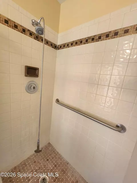 Bath - 2813 Manor Dr NE, Palm Bay, FL 32905 photo 4 of 4