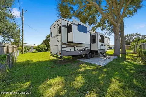 Exterior - 3275 Jackson Ave NE, Palm Bay, FL 32905 photo 4 of 4