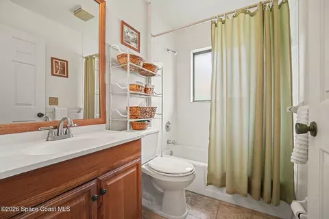 Bath - 1360 Pilgrim Ave, Melbourne, FL 32940 photo 2 of 3