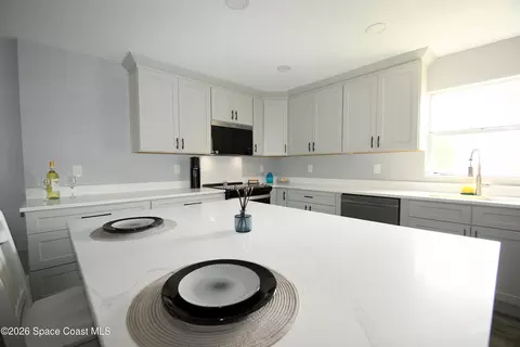 Kitchen - 2500 Eagle Dr #4-D, Melbourne, FL 32935 photo 2 of 4
