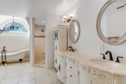 Bath - 1723 Greytwig Pl, Malabar, FL 32950 photo 3 of 4