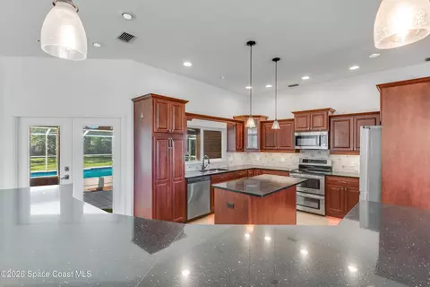 Kitchen - 1723 Greytwig Pl, Malabar, FL 32950 photo 6 of 8
