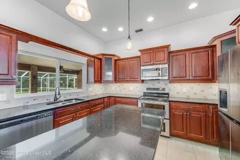 Kitchen - 1723 Greytwig Pl, Malabar, FL 32950 photo 8 of 8