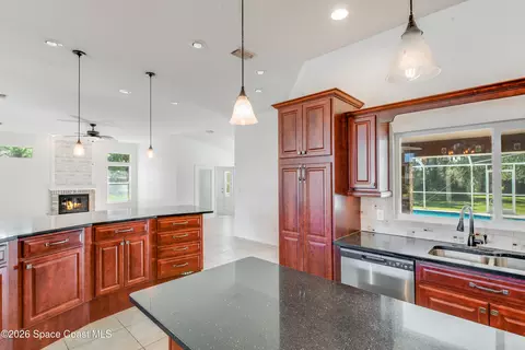 Kitchen - 1723 Greytwig Pl, Malabar, FL 32950 photo 3 of 8