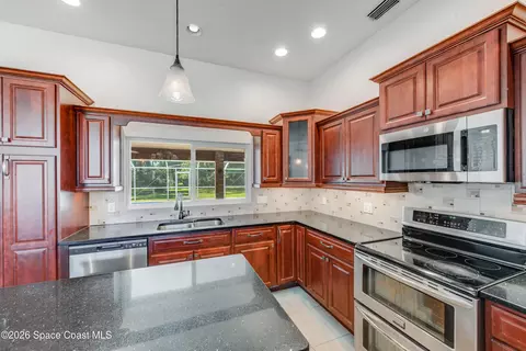 Kitchen - 1723 Greytwig Pl, Malabar, FL 32950 photo 7 of 8