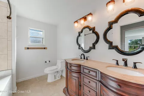 Bath - 1723 Greytwig Pl, Malabar, FL 32950 photo 1 of 4