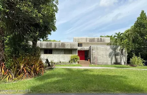 13050 N Calusa Club Dr, Miami, FL 33186