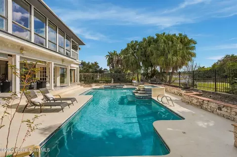 Exterior - 800 Kerry Downs Cir, Melbourne, FL 32940 photo 7 of 11
