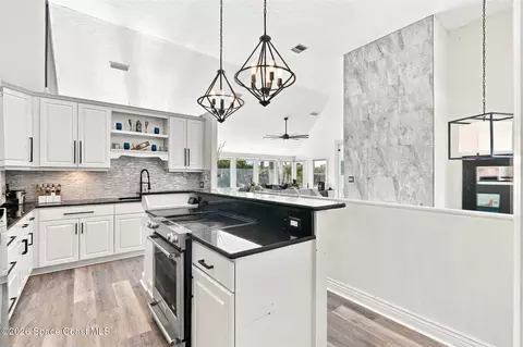 Kitchen - 800 Kerry Downs Cir, Melbourne, FL 32940 photo 4 of 6